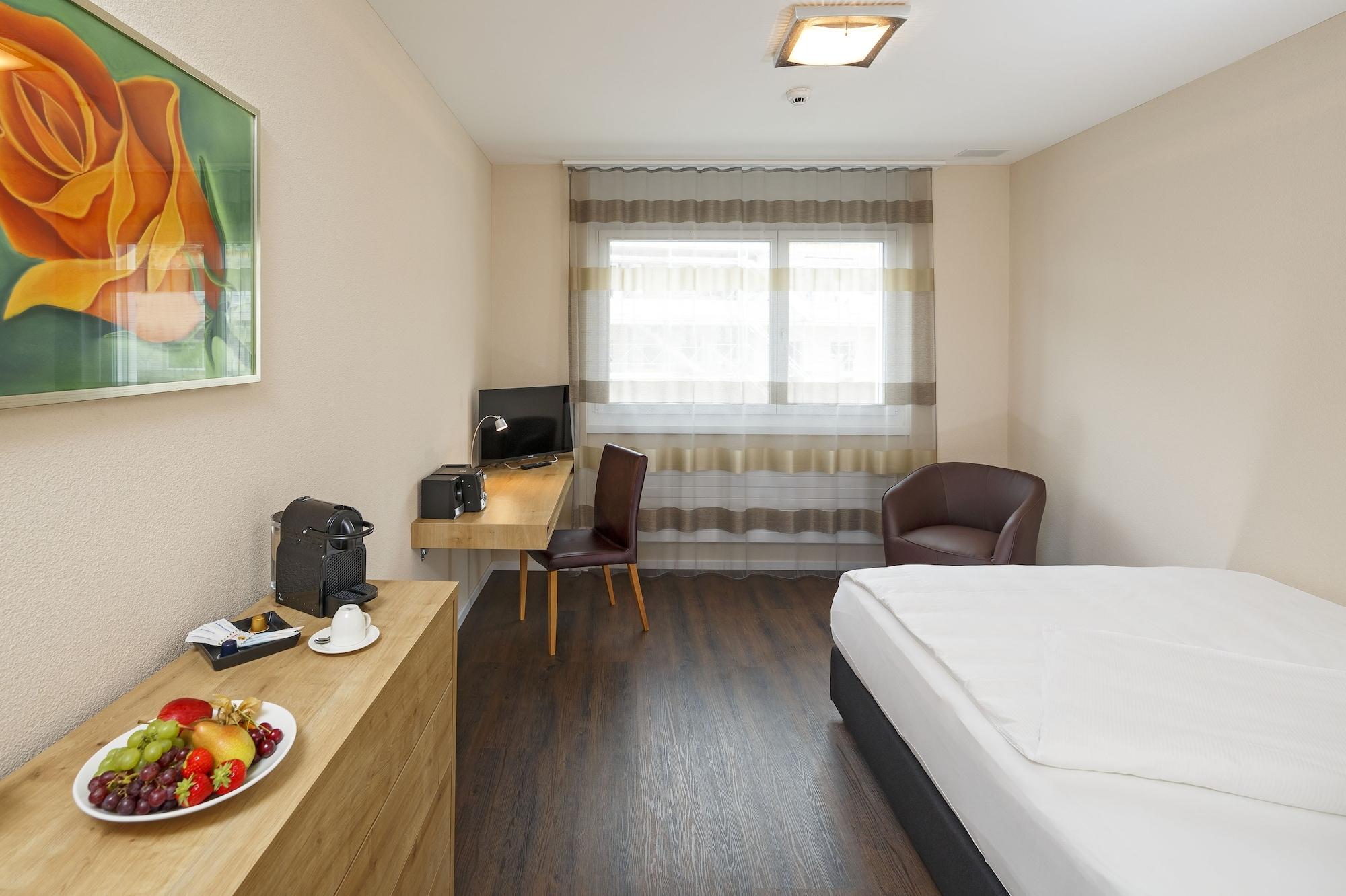 Villmergen Swiss Quality Hotel Exterior photo